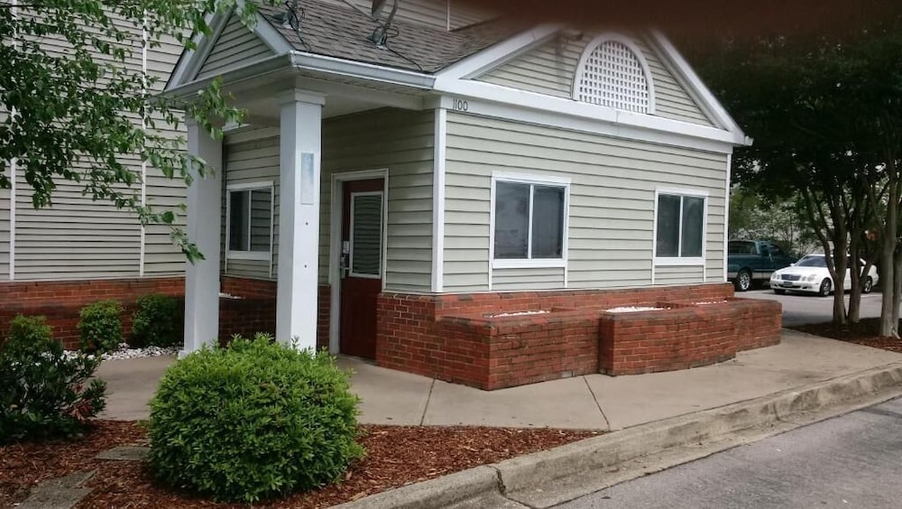 InTown Suites Extended Stay Birmingham AL Huffman Road - photo 14