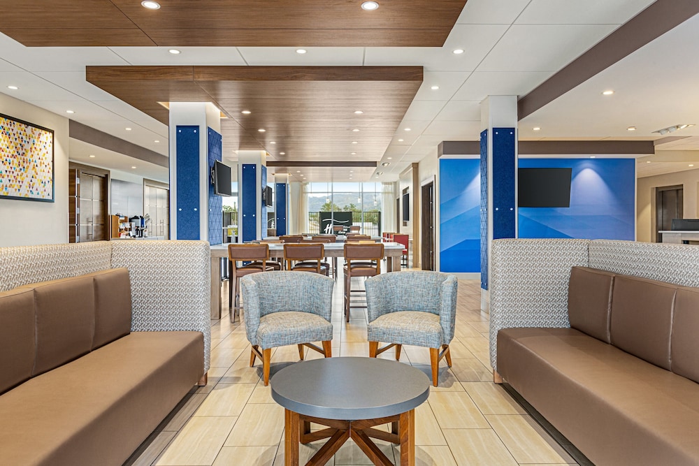 Holiday Inn Express and Suites Ukiah by IHG - photo 63