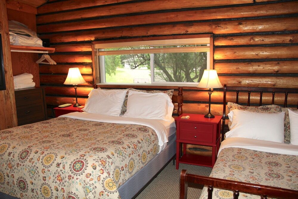 Yellowstone Hot Springs Resort - photo 32