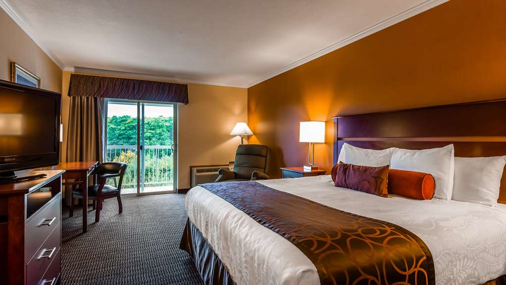 Best Western Plus Landmark Inn - photo 7