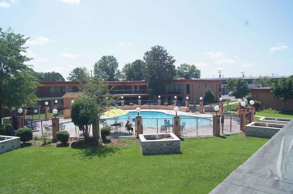 Days Inn by Wyndham Durham Near Duke University - photo 41