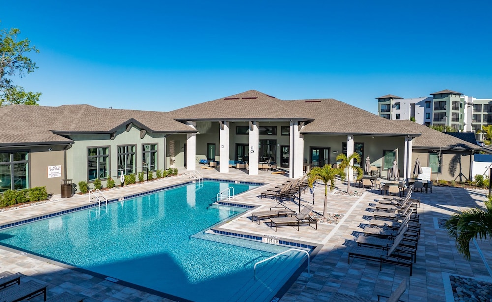 Landing Palmetto Apartments — 4-Star Luxury Hotel in Palmetto, United States