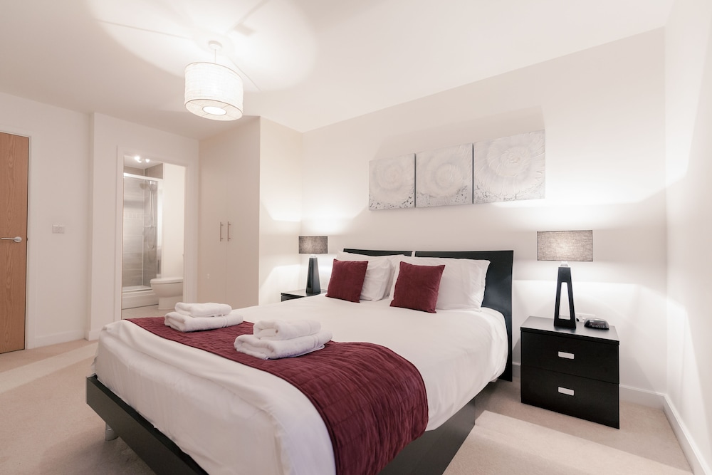 Roomspace Apartments The Hurley West Drayton — 4-Star Luxury Hotel in West Drayton, United Kingdom