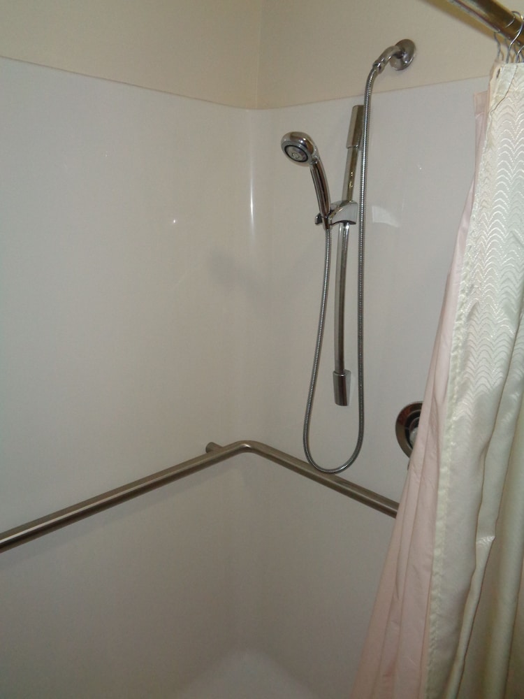 Fairgrounds Inn - photo 17
