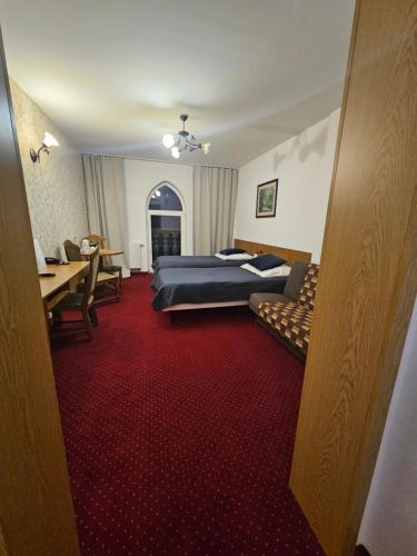 Zamek Camelot — Debica — photo 2