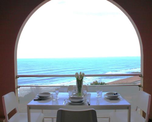 Duplex Vue Ocean Piscine Plage a Pied in Anglet, France