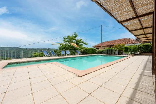 Agriturismo Cantine Bevione Rooms with air conditioning — 4-Star Luxury Hotel in Belvedere Langhe, Italy