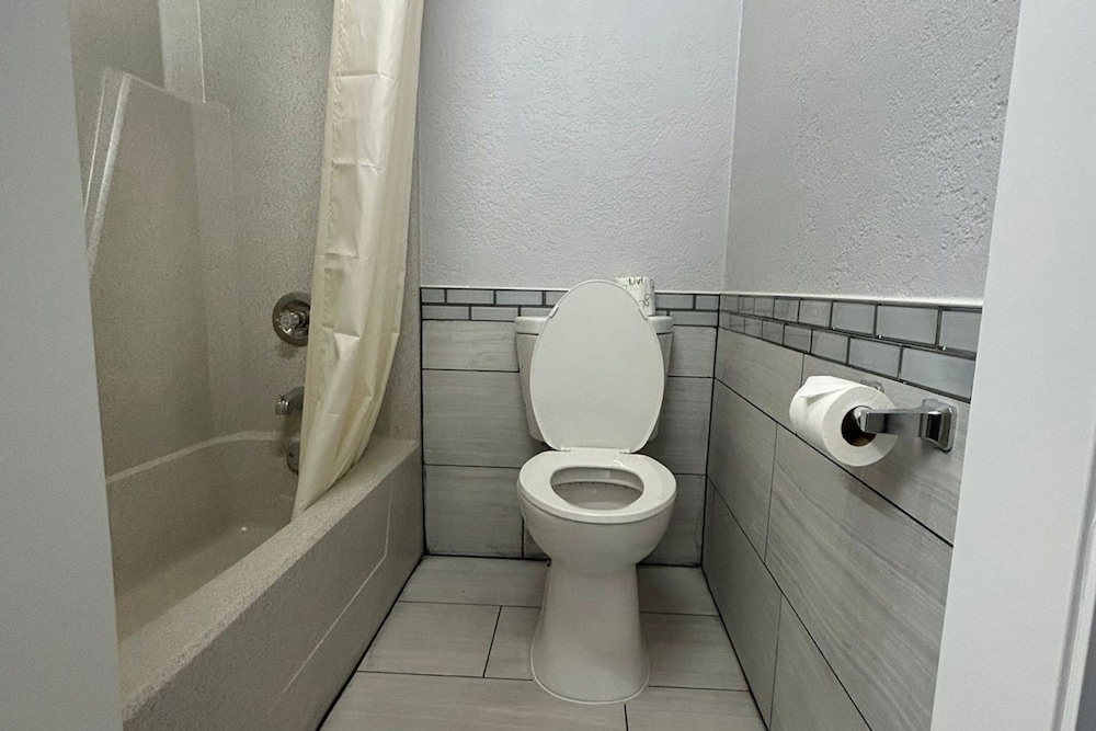 Key Inn Roseville - photo 18