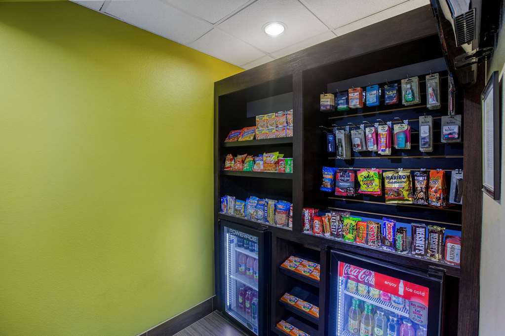 La Quinta Inn & Suites by Wyndham Pasadena - photo 36