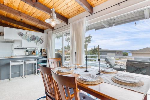 Totally Beachin Getaway by AvantStay Waterfront - photo 3