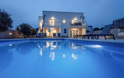 4 Bedroom Gorgeous Home In Vrsi — 4-Star Luxury Hotel in Vrsi, Croatia
