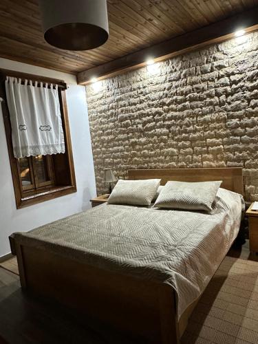 Eni entire guesthouse parking on site — Berat — photo 5