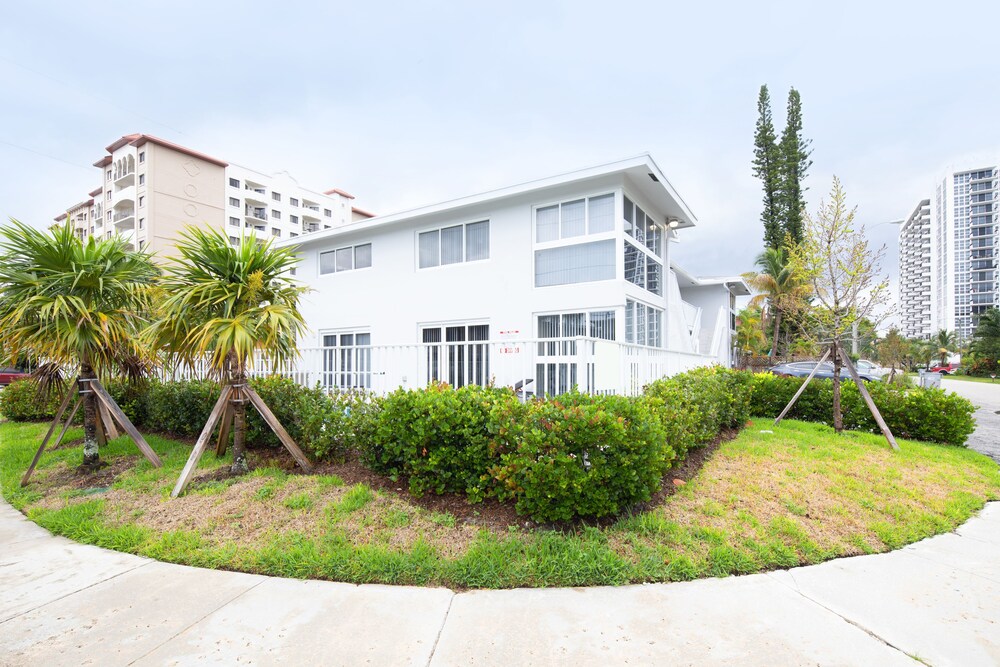Pompano Suites By The Beach — Pompano Beach