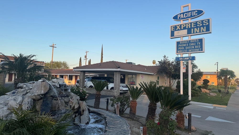 Pacific Express Inn - photo 15
