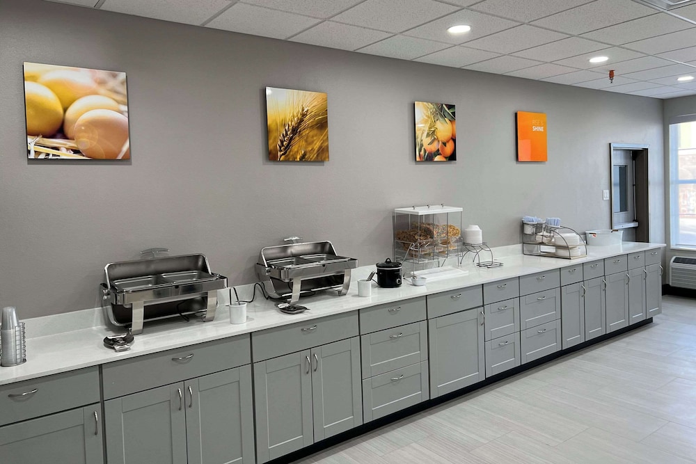 Comfort Inn & Suites - photo 16