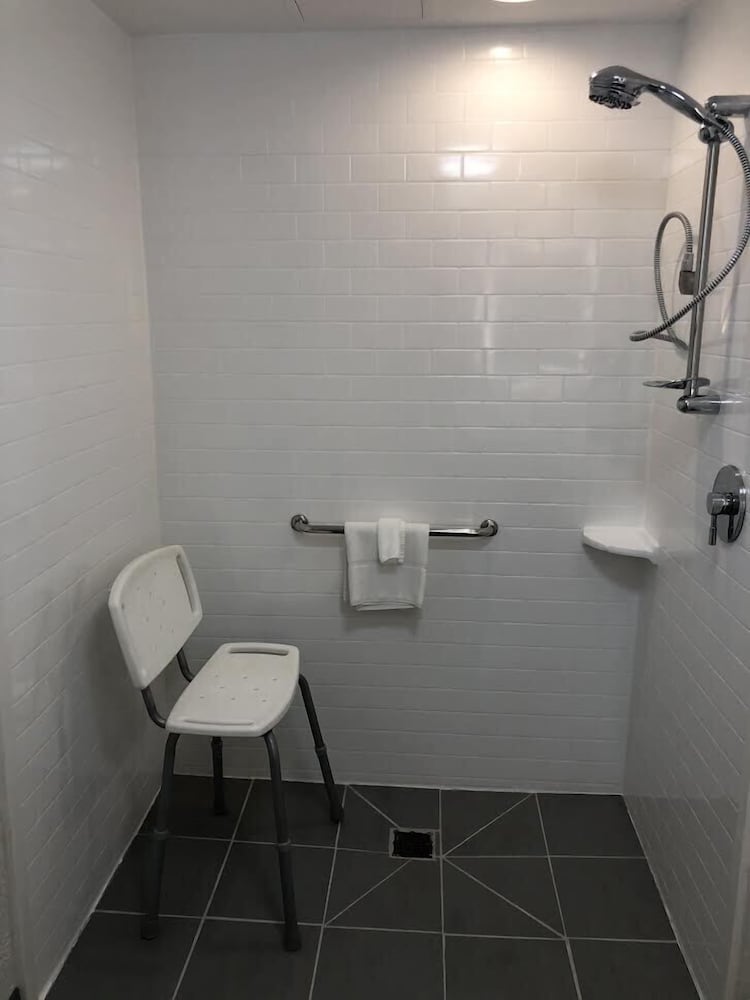 Hampton Inn & Suites Chicago Hoffman Estates - photo 28