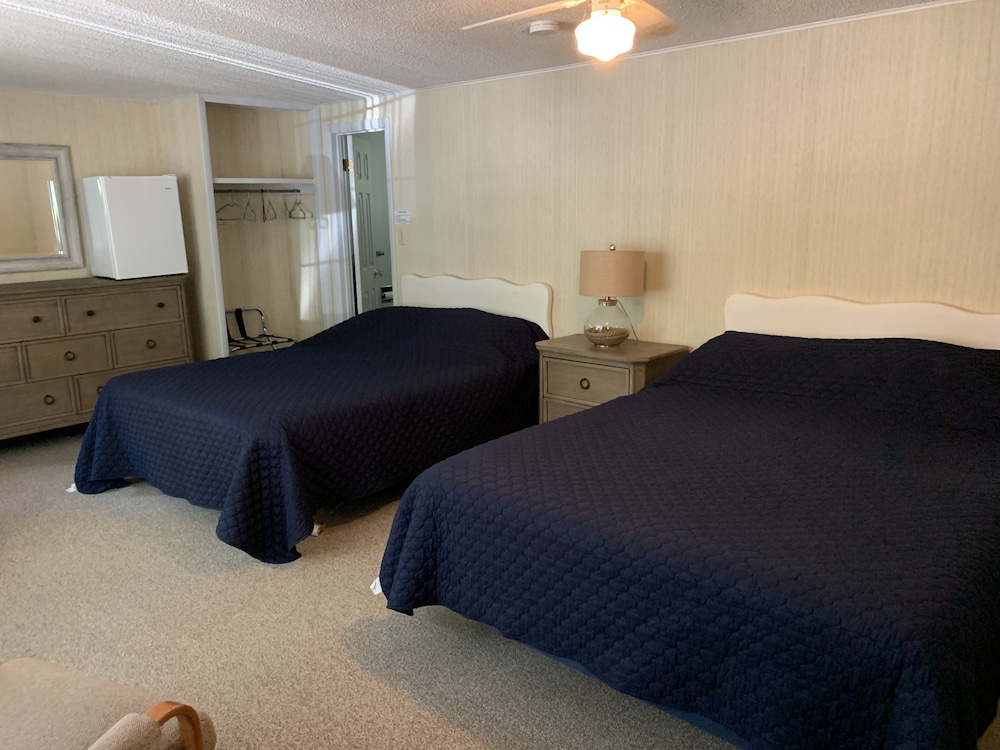 West Winds Motel & Cottages - photo 66