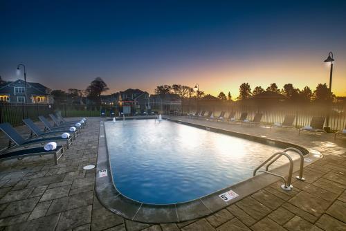 The East Island Reserve Hotel - photo 106