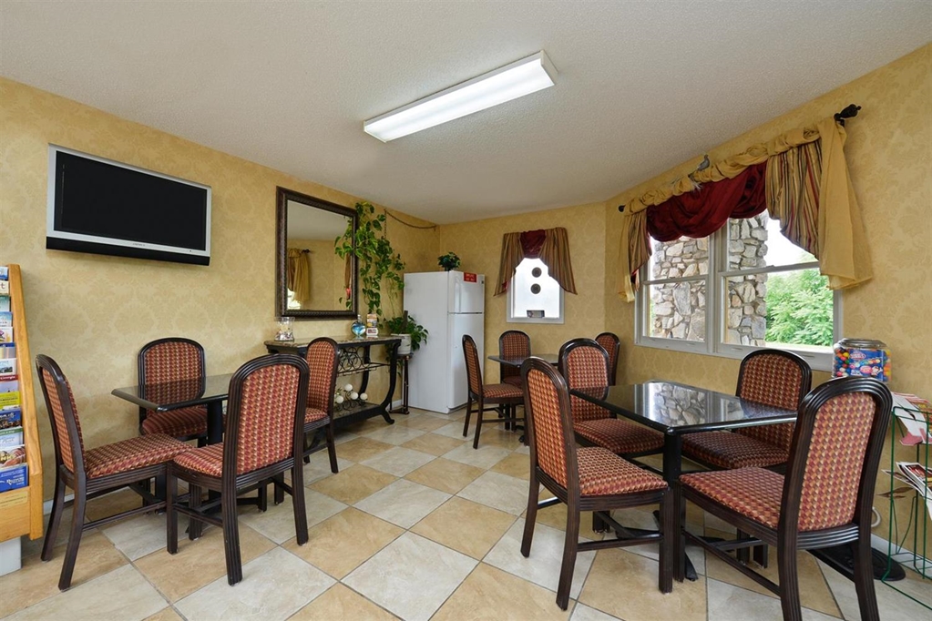 Americas Best Value Inn Canton NC - photo 13