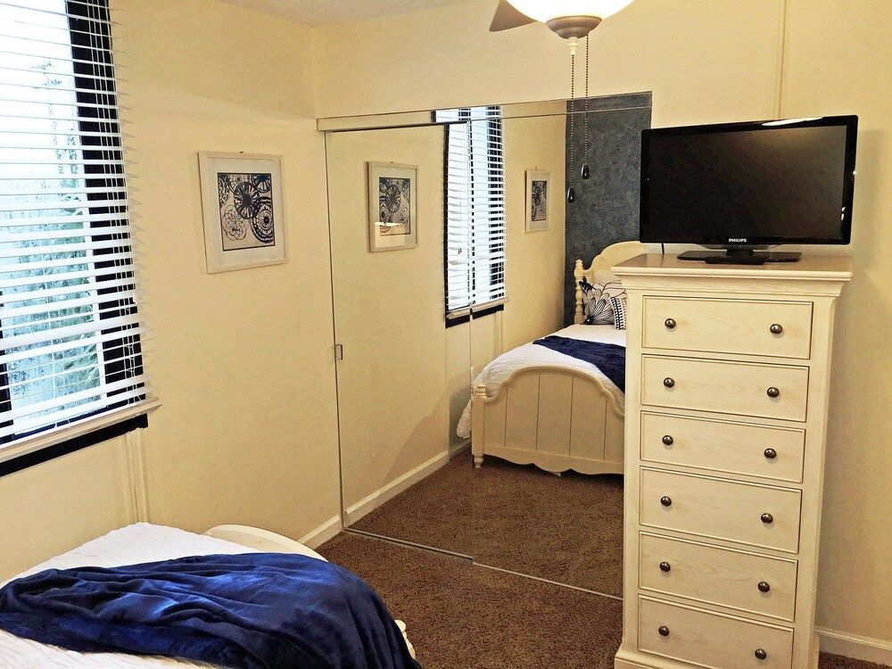 Holiday Towers 206 3 Br condo by RedAwning - photo 18