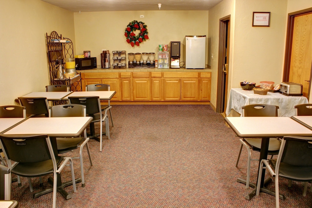 Blue Mountain Inn And Suites - photo 18