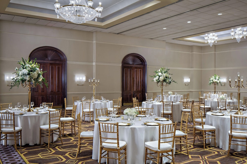 Sheraton DFW Airport Hotel - photo 36