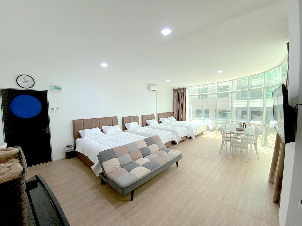 CN Homestay B2 Floor 2 at Nagoya Hill Mall — 4-Star Luxury Hotel in Batam, Indonesia