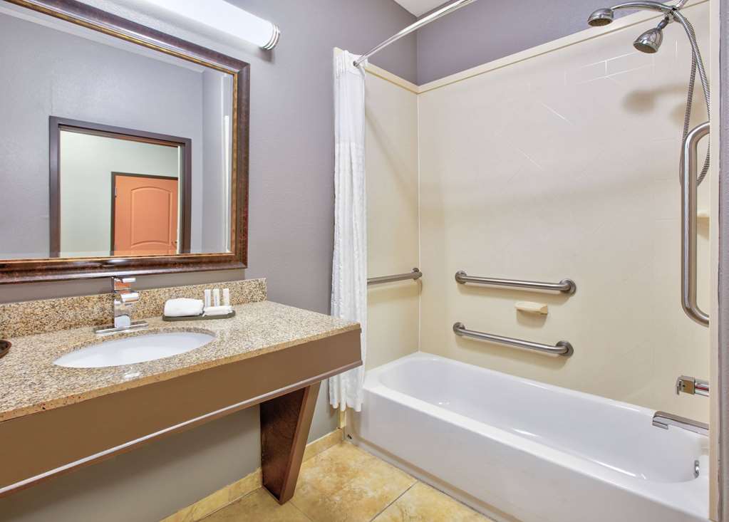 La Quinta Inn & Suites by Wyndham Little Rock Bryant - photo 41