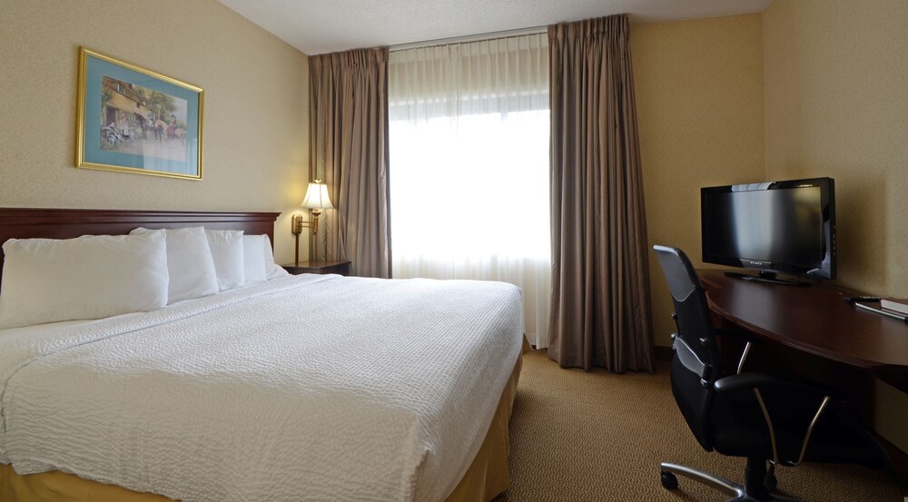 English Inn Of Charlottesville - photo 16