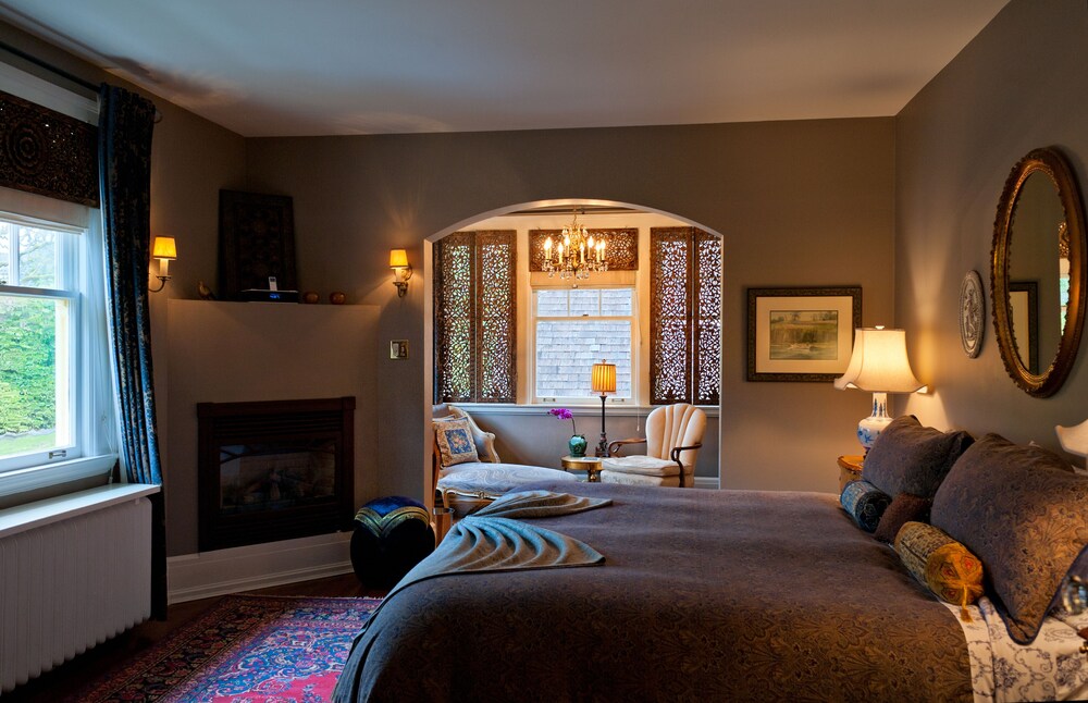 Villa Marco Polo Inn — 5-Star Luxury Hotel in Victoria, Canada