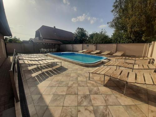 42 Féröhelyes Apartman — 4-Star Luxury Hotel in Balatonlelle, Hungary