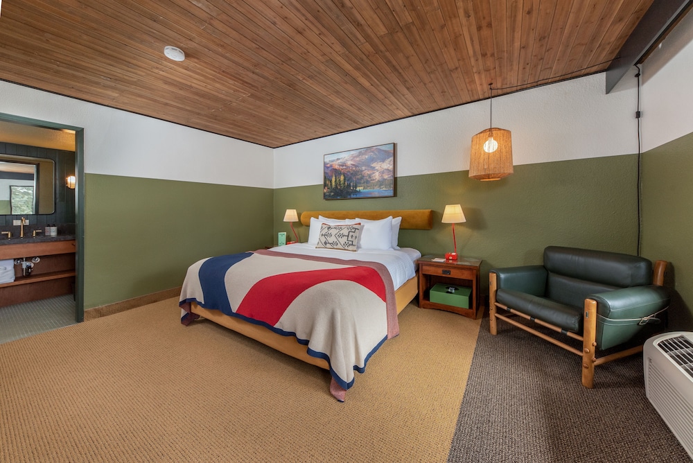 Station House Inn Near Heavenly Gondola - photo 11