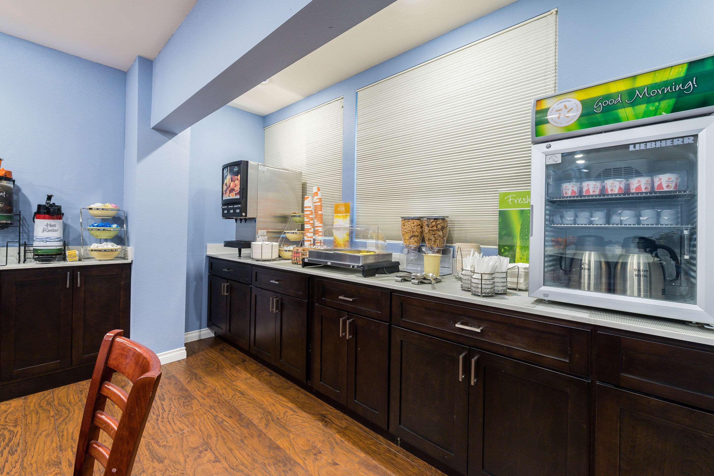 Quality Inn Bellevue - photo 20