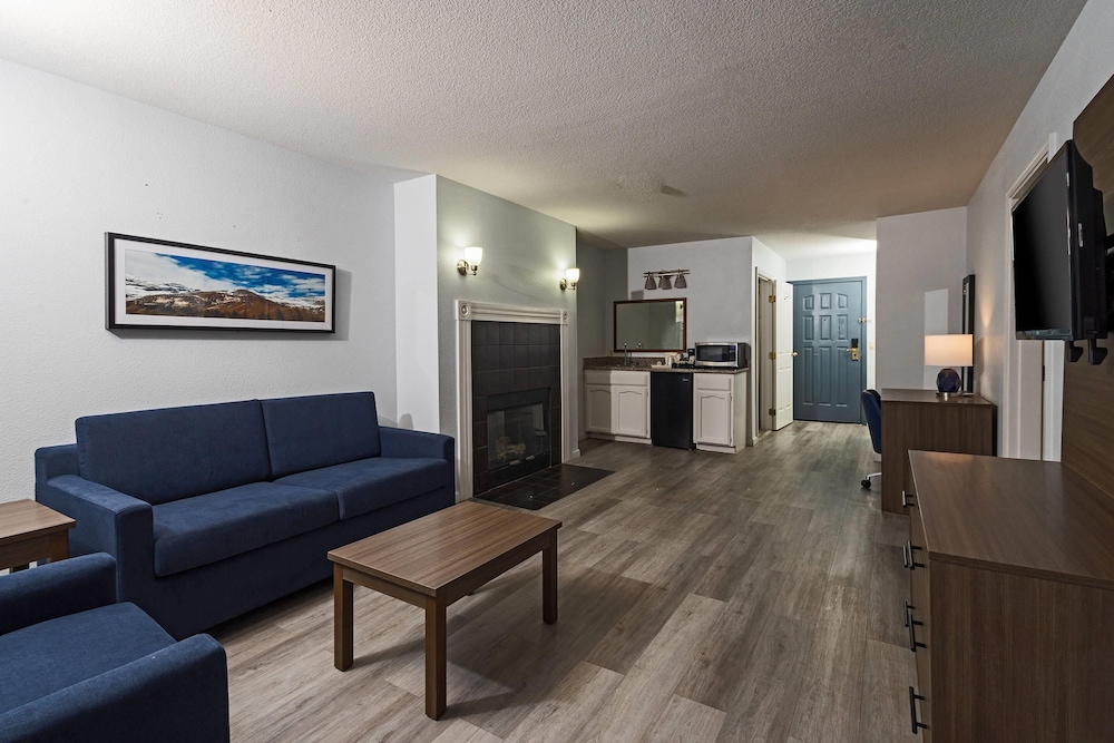 Quality Inn & Suites Tulare - photo 10