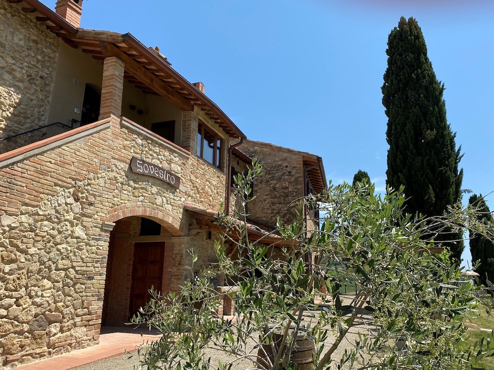 Tenuta Sovestro Agriturismo e winery — 4-Star Luxury Hotel in San Gimignano, Italy