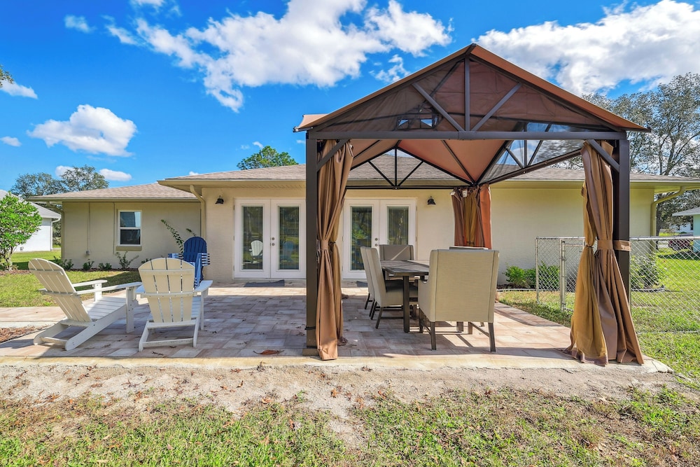 Bikes Yard & Fire Pit at Upscale Lecanto Home - photo 25