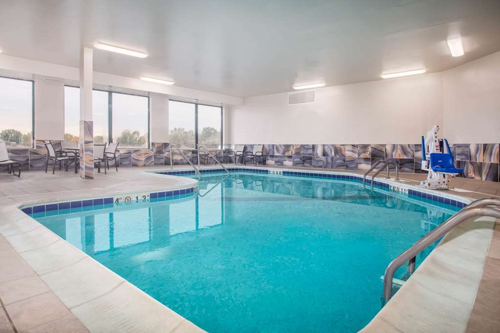 La Quinta Inn & Suites by Wyndham Pontoon Beach - photo 8
