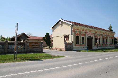 Hotel Lug — Osijek — photo 3