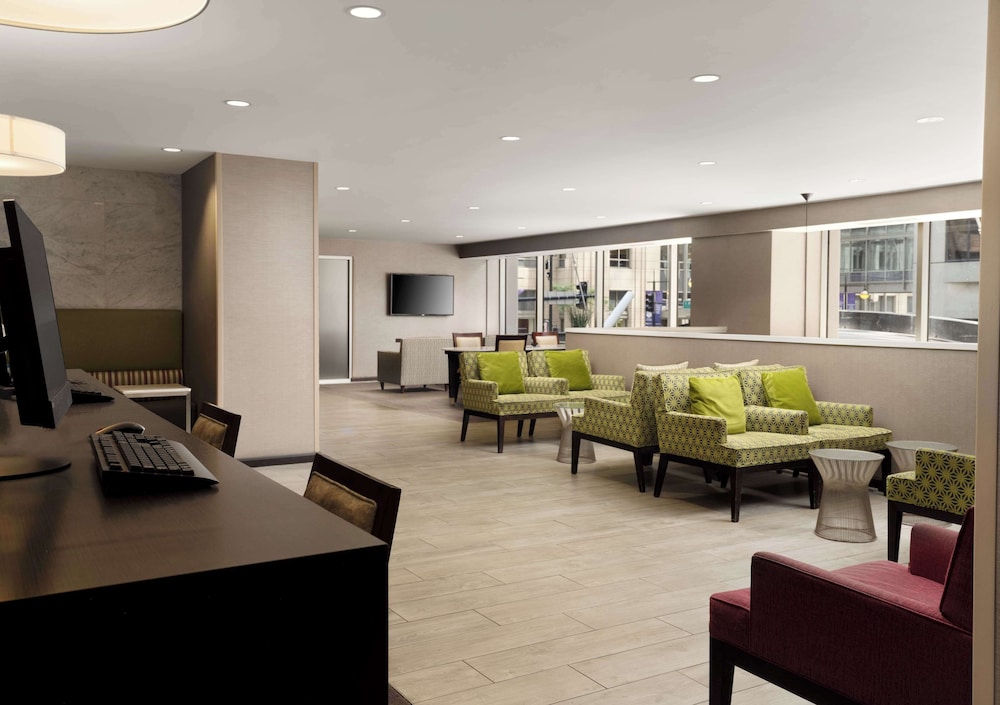 Hampton Inn Chicago Downtown Magnificent Mile - photo 4