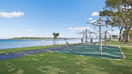 Views Pool Air Conditioning Karoonda Sands Welsby Pde Bongaree — Bongaree — photo 2