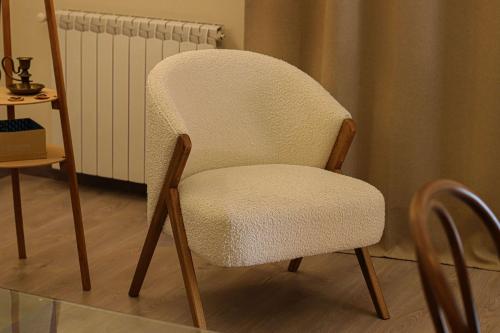 Central and Comfy Tbilisi 1BR Apartment by Wehost