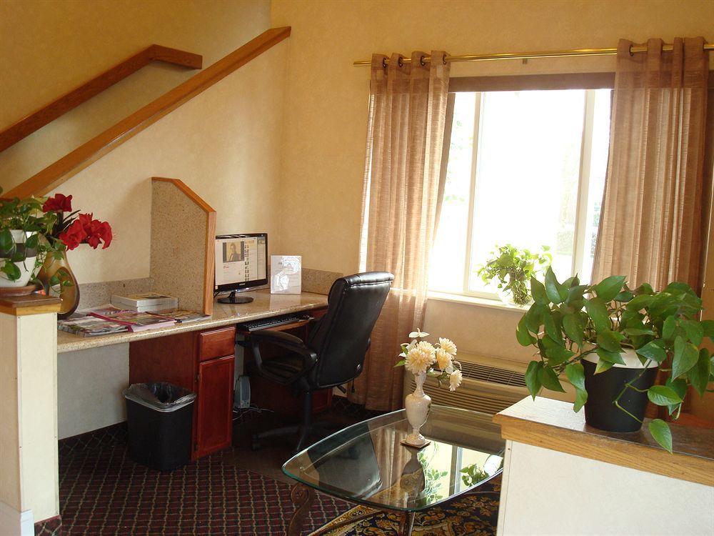 Howard Johnson Inn and Suites by Vancouver Mall - photo 2