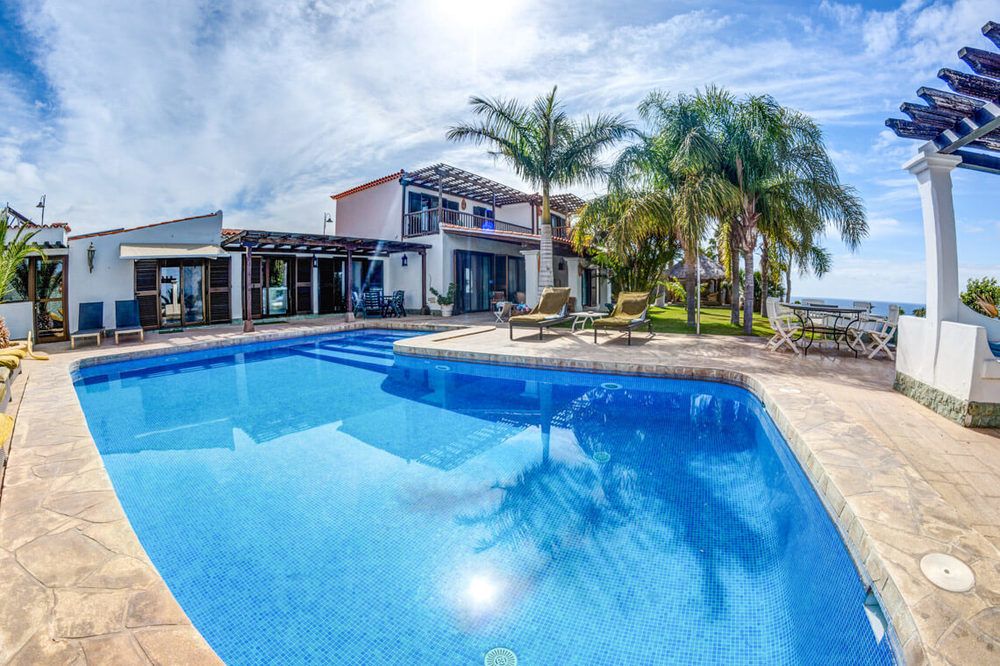 La Quinta Heights 6 Bed Villa Private Pool — 4-Star Luxury Hotel in San Miguel De Abona, Spain