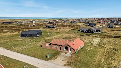 Cozy holiday house with pool by the sea SJ940 — 4-Star Luxury Hotel in Harboore, Denmark