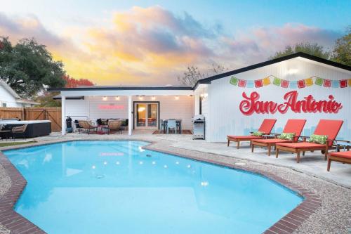 Starcrest 4 Br Haven Pool Hot Tub Putt Putt Arcade — 4-Star Luxury Hotel in San Antonio, United States