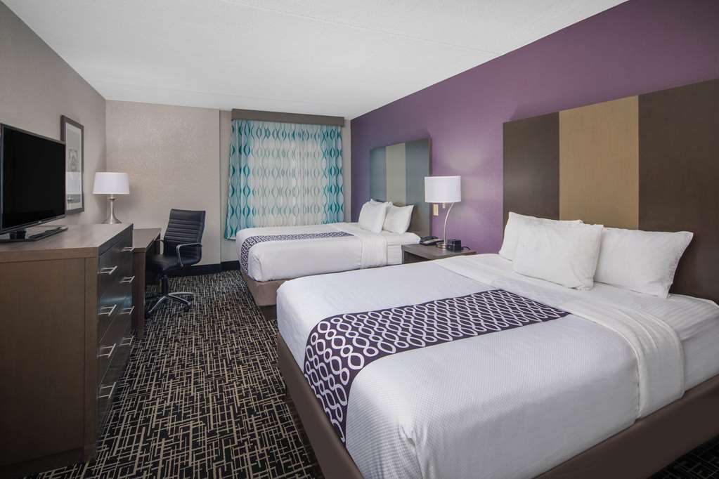La Quinta Inn & Suites by Wyndham Chattanooga East Ridge - photo 37