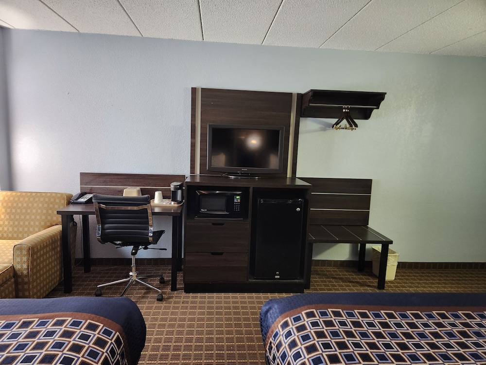 Stillwater Inn & Suites - photo 11