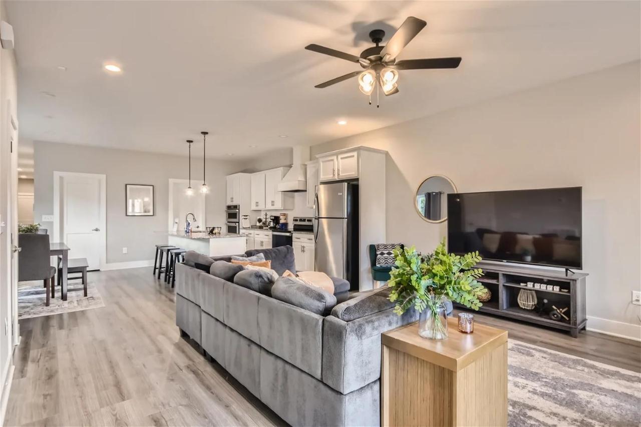 New Build 5 min to Broadway Sleeps 10 — eco-hotel in Nashville
