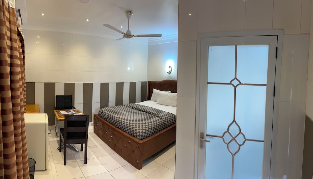 Hinstock Hotel in Tema, Ghana