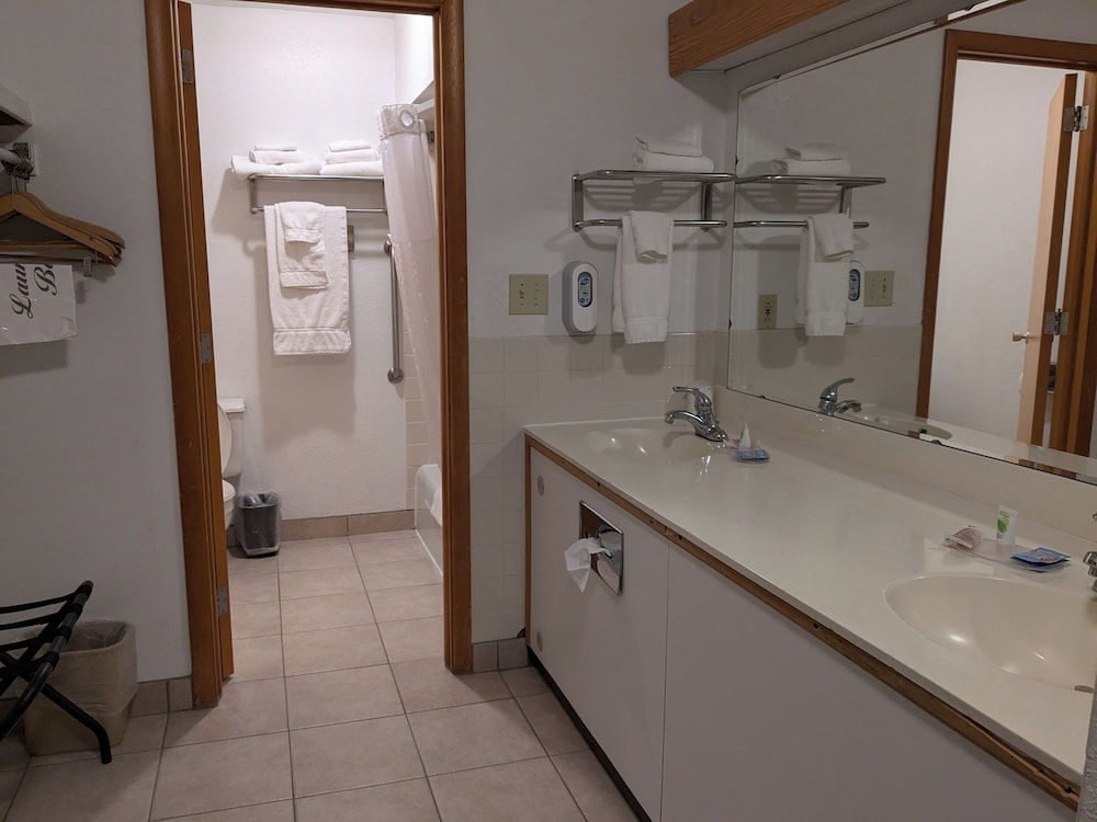 Magnuson Hotel Copper Crown - photo 24